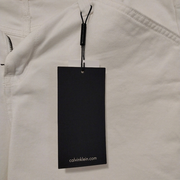 Calvin Klein - White Modern Casual Jean Shorts - Picture 11 of 15